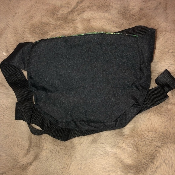 𝅺new Bacardi Tropical Floral Print Fanny Pack Waist Bum Bag Adjustable Strap OS - Picture 6 of 8